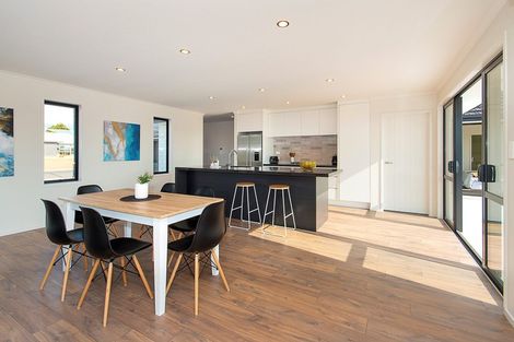 Photo of property in 2 Glennron Lane, Waiuku, 2123