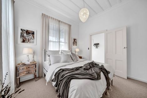 Photo of property in 9 Mayfair Place, Westown, New Plymouth, 4310