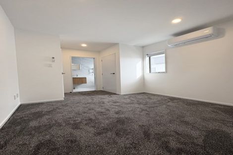 Photo of property in 12e Elcoat Avenue, Te Atatu South, Auckland, 0610