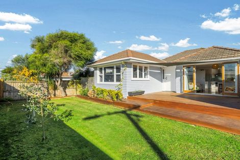 Photo of property in 29 Beach Road, North New Brighton, Christchurch, 8083
