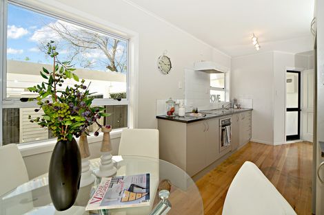 Photo of property in 12 Barnard Place, Manurewa East, Auckland, 2102