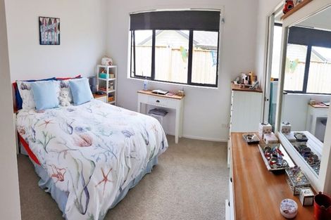 Photo of property in 28 Kilmacrennan Drive, Rosehill, Papakura, 2113