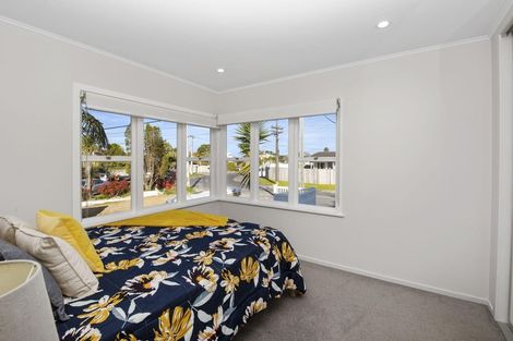 Photo of property in 100 Tiroroa Avenue, Te Atatu South, Auckland, 0610