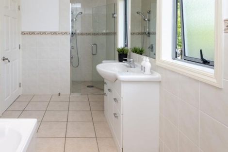 Photo of property in 3a Trelawn Place, Cockle Bay, Auckland, 2014