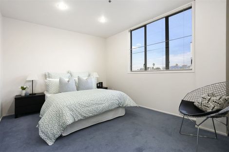 Photo of property in 5a/173 Hurstmere Road, Takapuna, Auckland, 0622