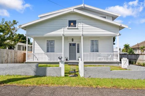 Photo of property in 13 Karaka Street, Helensville, 0800