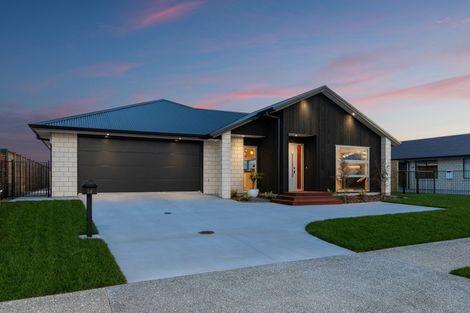 Photo of property in 32 Montiicola Drive, Papamoa Beach, Papamoa, 3118