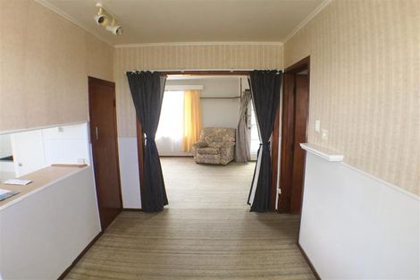 Photo of property in 23 Ward Crescent, Te Atatu Peninsula, Auckland, 0610