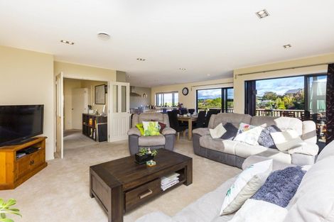 Photo of property in 98 Kirton Drive, Riverstone Terraces, Upper Hutt, 5018