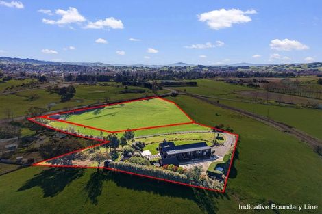 Photo of property in 35 Tapairu Road, Waipawa, 4275