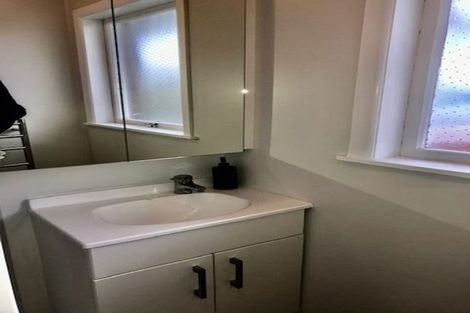 Photo of property in 3/18 Knights Road, Rothesay Bay, Auckland, 0630