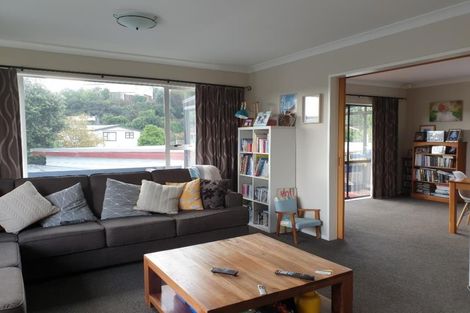 Photo of property in 2 Naver Place, Papakowhai, Porirua, 5024