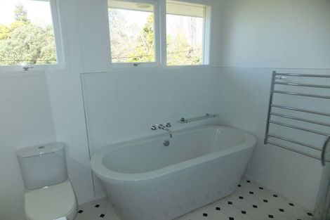 Photo of property in 46 Deuxberry Avenue, Northcote, Auckland, 0627