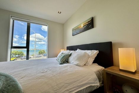 Photo of property in Patent 326 Apartments, 214s/326 Evans Bay Parade, Hataitai, Wellington, 6021