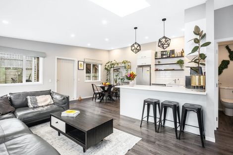 Photo of property in 1a Court Road, Tawa, Wellington, 5028