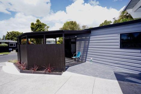 Photo of property in 2 Justin Place, Te Atatu Peninsula, Auckland, 0610