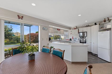 Photo of property in 12 Kentia Avenue, Mount Maunganui, 3116