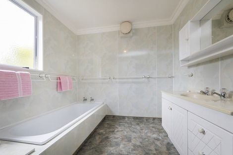 Photo of property in 53 Long Melford Road, Awapuni, Palmerston North, 4412