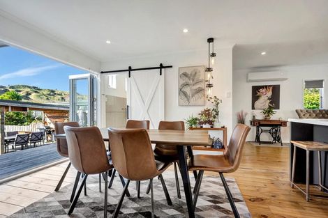 Photo of property in 18 Karaka Road, Kawakawa Bay, Papakura, 2585