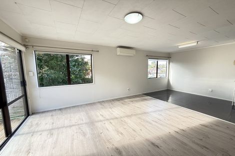 Photo of property in 41 Caribbean Drive, Unsworth Heights, Auckland, 0632