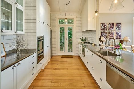 Photo of property in 18 Harbour View Road, Northland, Wellington, 6012