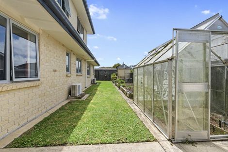 Photo of property in 3 Mahoe Street, Strandon, New Plymouth, 4312