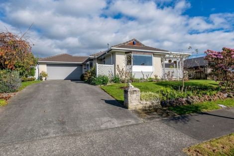 Photo of property in 6 Cranbrook Grove, Waikanae, 5036