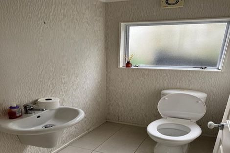 Photo of property in 2/13 Markham Place, Bucklands Beach, Auckland, 2012