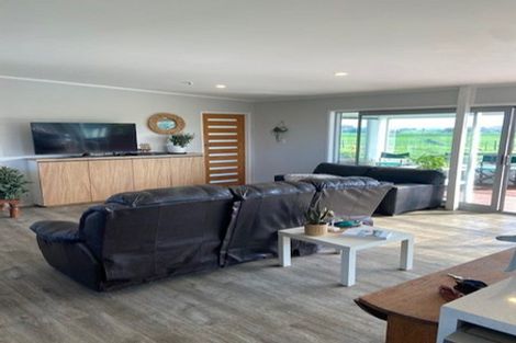 Photo of property in 84 Kaihau Road, Karioitahi, Waiuku, 2683
