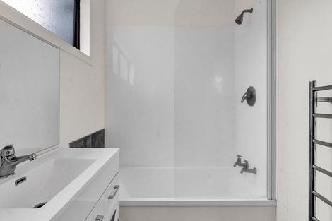 Photo of property in 12 Seaview Road, Marfell, New Plymouth, 4310