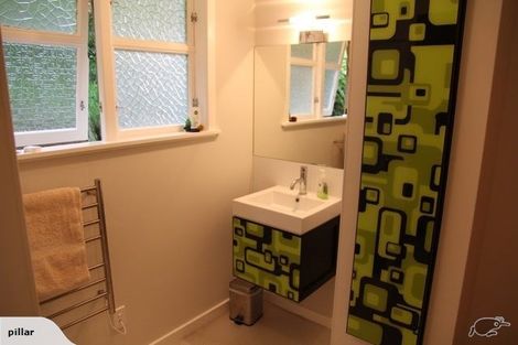 Photo of property in 27 Tio Tio Road, Miramar, Wellington, 6022