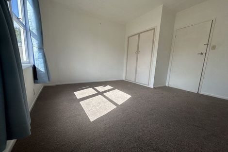 Photo of property in 392 Glenfield Road, Glenfield, Auckland, 0629