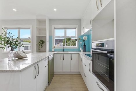 Photo of property in 48 Dale Crescent, Pakuranga, Auckland, 2010