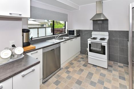 Photo of property in 2/8 Celmisia Place, Weymouth, Auckland, 2103