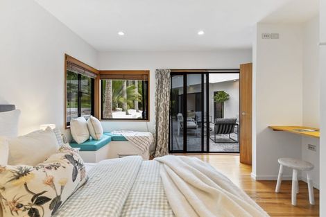 Photo of property in 1/52 Masterton Road, Rothesay Bay, Auckland, 0630