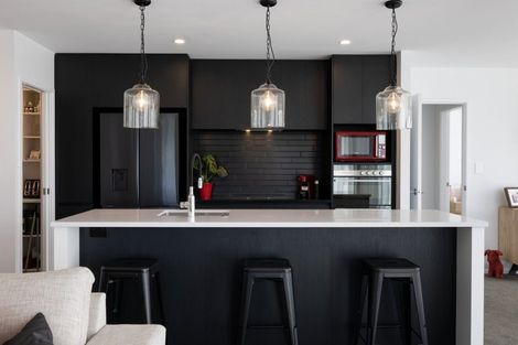 Photo of property in 2 Taioma Close, Papamoa, 3118