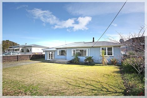 Photo of property in 8 Kennedy Street, Foxton Beach, Foxton, 4815