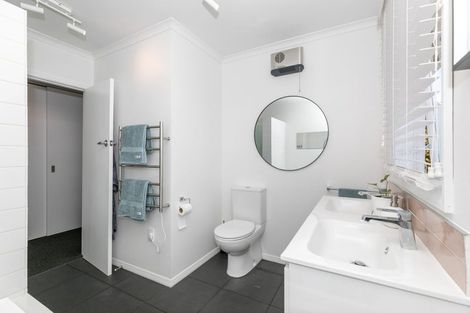 Photo of property in 15 Sandwich Road, St Andrews, Hamilton, 3200