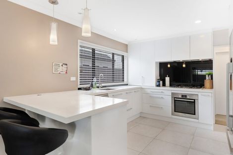 Photo of property in 5 Carousel Crescent, East Tamaki Heights, Auckland, 2016