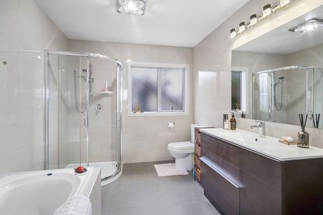 Photo of property in 32a Bodi Place, Te Atatu South, Auckland, 0610