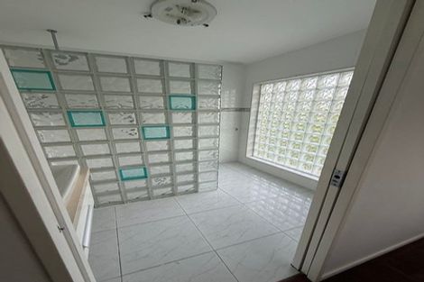 Photo of property in 19a Sunnyside Road, Sunnyvale, Auckland, 0612