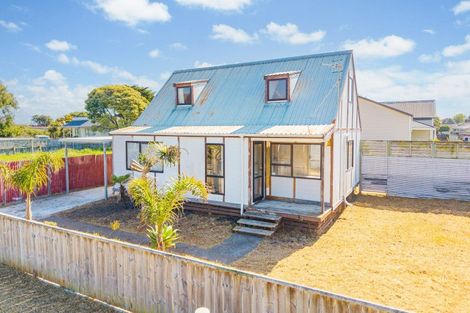 Photo of property in 15 Waitai Street, Castlecliff, Whanganui, 4501