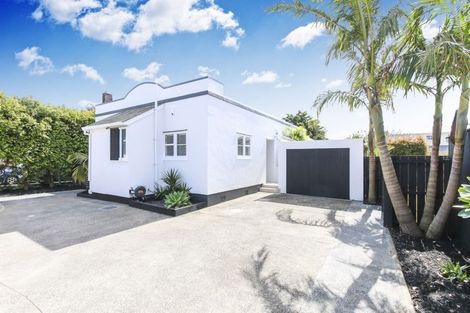 Photo of property in 265 Point Chevalier Road, Point Chevalier, Auckland, 1022