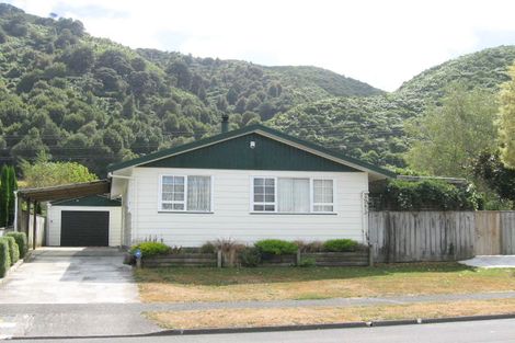 Photo of property in 15 Fremont Grove, Totara Park, Upper Hutt, 5018