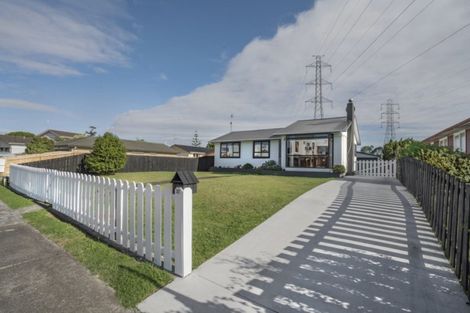 Photo of property in 37 Edgewater Drive, Pakuranga, Auckland, 2010