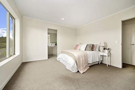 Photo of property in 2/10 Salford Crescent, Flat Bush, Auckland, 2019