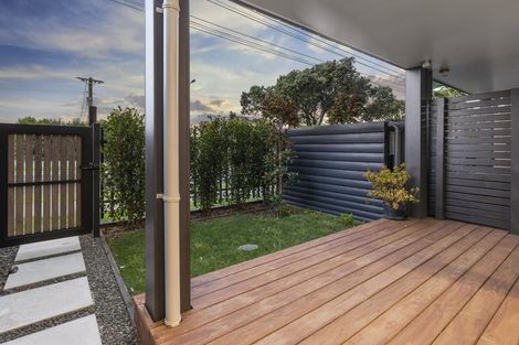 Photo of property in 2d Fowler Street, Northcote, Auckland, 0627