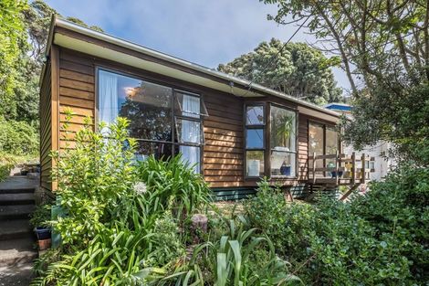 Photo of property in 42 Robertson Street, Island Bay, Wellington, 6023