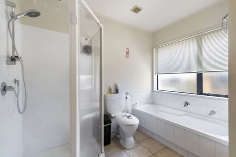 Photo of property in 19 Old Park Place, Takanini, 2112