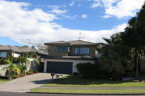 Photo of property in 2/2 Azure Grove, Unsworth Heights, Auckland, 0632